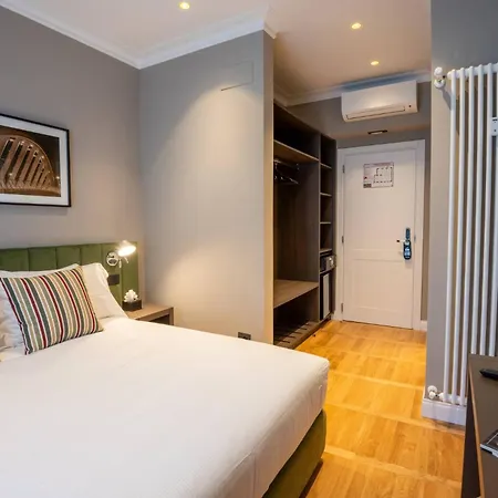 Гостевой дом Domus 213 - Boutique In Auditorium, Maxxi, Borghese, Piazza Del Popolo 4*